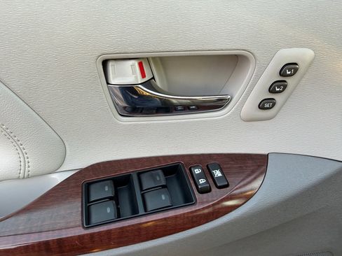 Used 2013 Toyota Sienna AWD image 20