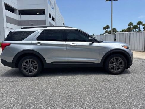 Used 2021 Ford Explorer XLT w/ Equipment Group 202A RWD image 2