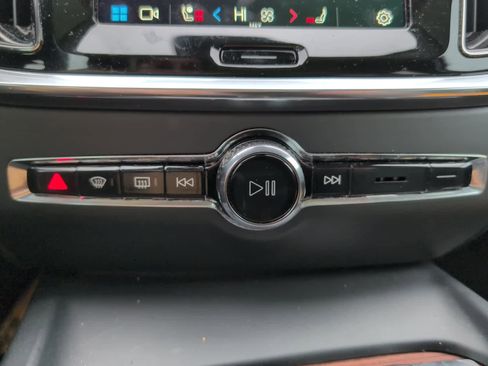 Used 2025 Volvo V60 B5 Cross Country Plus image 22