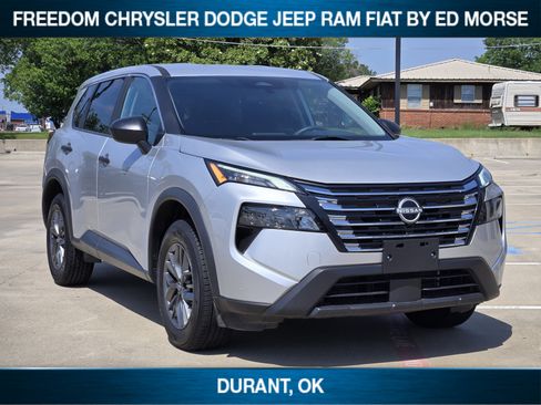 Used 2024 Nissan Rogue S FWD image 2