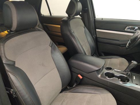 Used 2017 Ford Explorer XLT w/ Equipment Group 202A FWD image 21