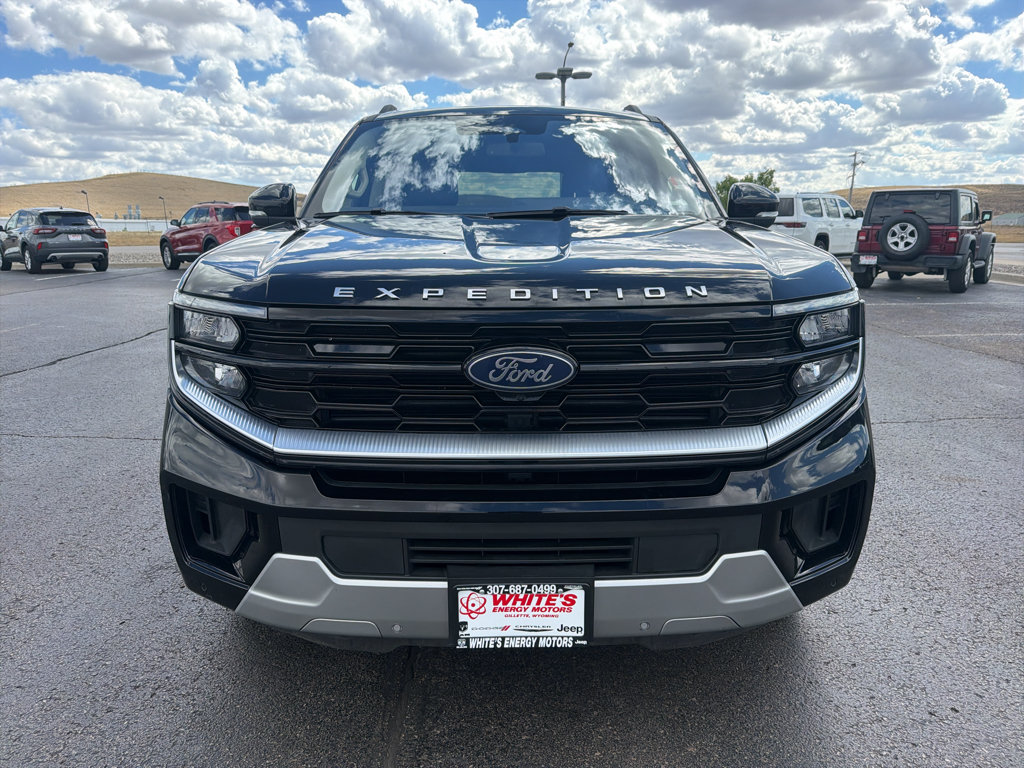 Used 2025 Ford Expedition Max Platinum AWD/4WD image 2
