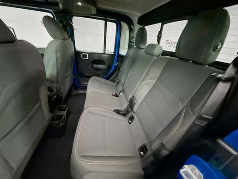 Used 2025 Jeep Gladiator Sport image 22