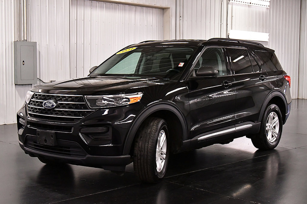 Used 2023 Ford Explorer XLT AWD/4WD image 3
