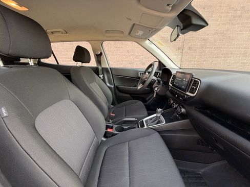 Used 2022 Hyundai Venue SE image 26