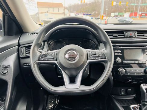 Used 2017 Nissan Rogue S image 24