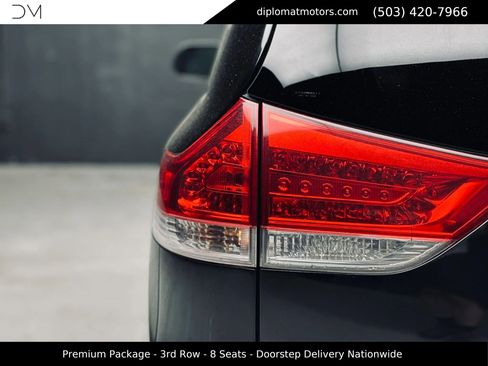 Used 2011 Toyota Sienna XLE w/ Premium Pkg FWD image 15