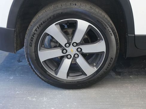 Used 2021 Chevrolet Traverse LT w/ LT Premium Package image 12