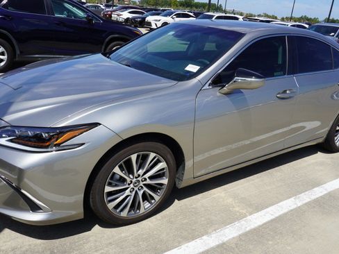 Certified 2020 Lexus ES 350 w/ Accessory Package 2 FWD image 4