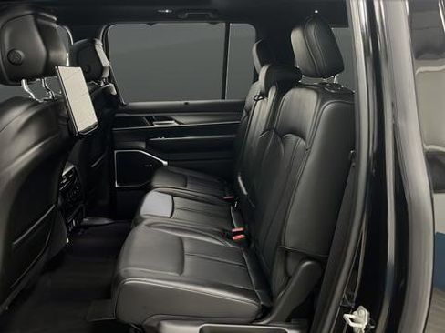 Used 2024 Jeep Wagoneer L Series II w/ Convenience Group I image 5