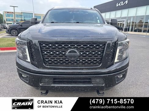 Used 2018 Nissan Titan SL w/ Midnight Edition AWD/4WD image 6