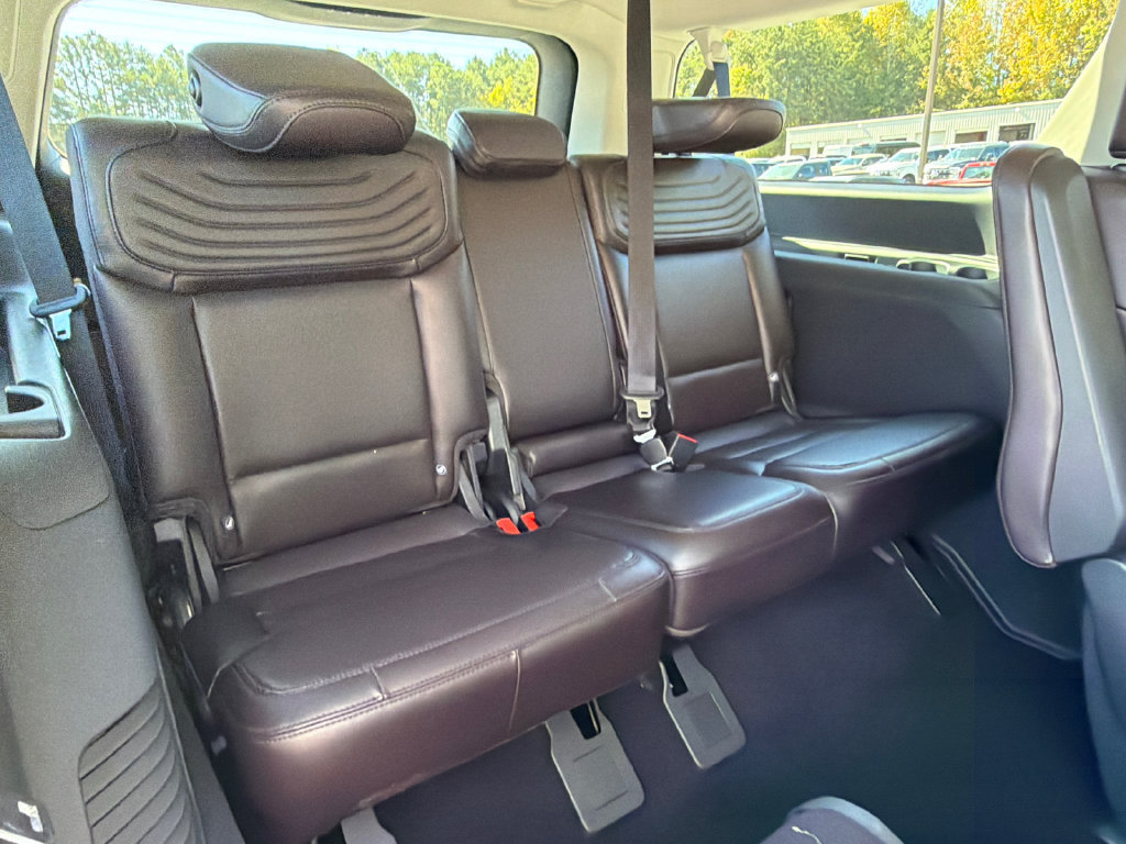 Used 2025 Ford Expedition Max Platinum w/ Platinum Ultimate Package AWD/4WD image 16