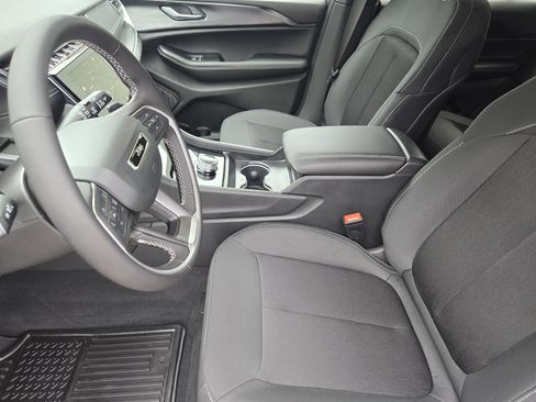 New 2026 Jeep Grand Cherokee Laredo RWD image 11