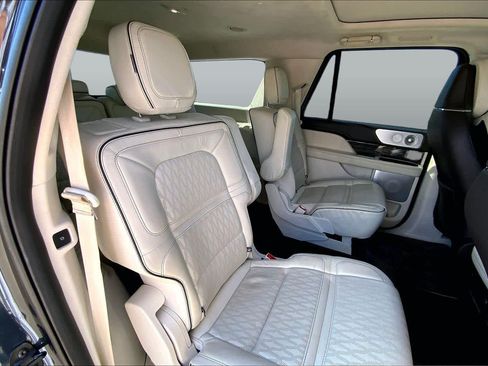 Used 2021 Lincoln Navigator L Black Label w/ Cargo Convenience Package AWD/4WD image 18