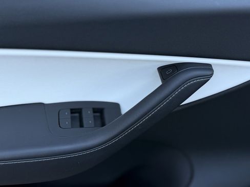 Used 2021 Tesla Model Y Long Range image 28