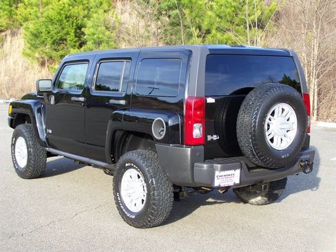 Used 2009 HUMMER H3 image 4