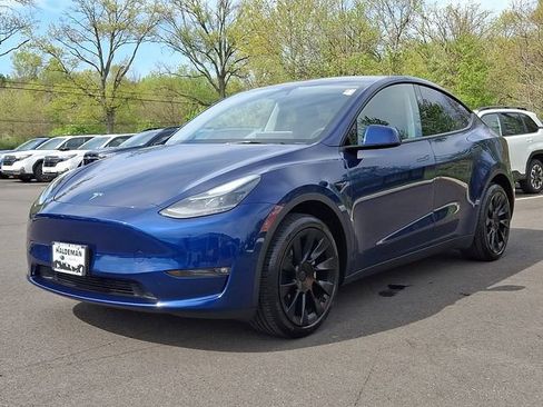Used 2024 Tesla Model Y Long Range AWD/4WD image 3