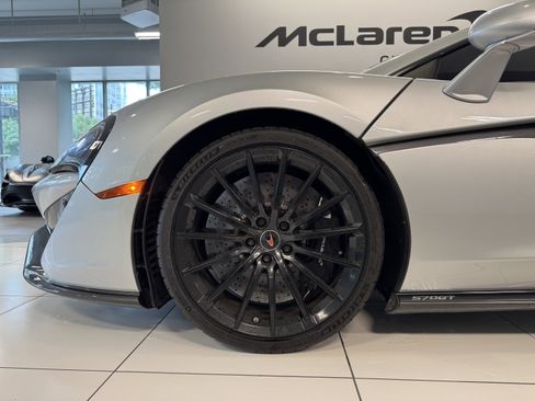Used 2018 McLaren 570S image 12