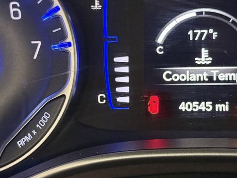 Used 2023 Chrysler Voyager LX image 13