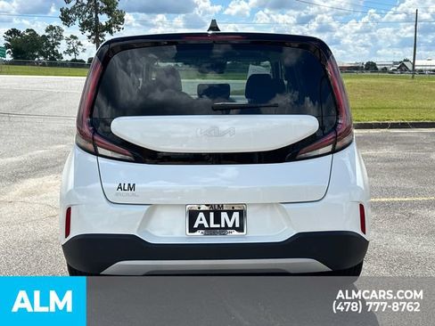 Used 2025 Kia Soul LX w/ LX Technology Package FWD image 6