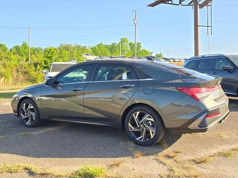 New 2026 Hyundai Elantra Limited FWD image 5