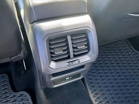 Certified 2023 Volkswagen Taos SE image 18