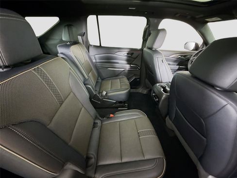 Used 2026 Chevrolet Traverse High Country AWD/4WD image 32