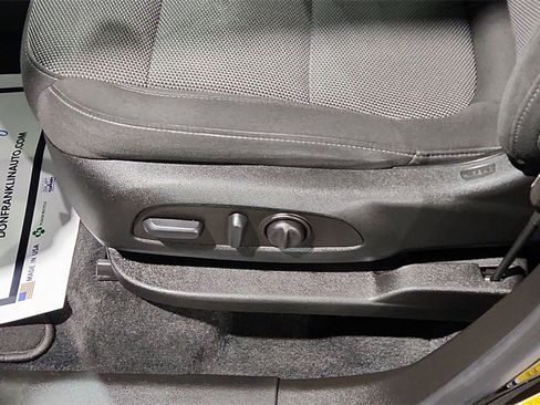 Used 2023 Chevrolet Traverse LT image 16