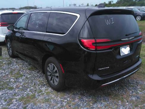 Used 2023 Chrysler Pacifica Touring-L FWD image 6