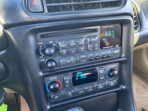 Used 2001 Chevrolet Corvette Coupe w/ Preferred Equipment Group2 image 26