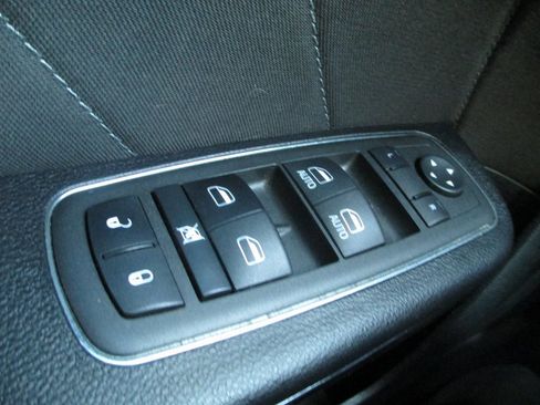 Used 2022 Dodge Charger R/T w/ Blacktop Package image 21