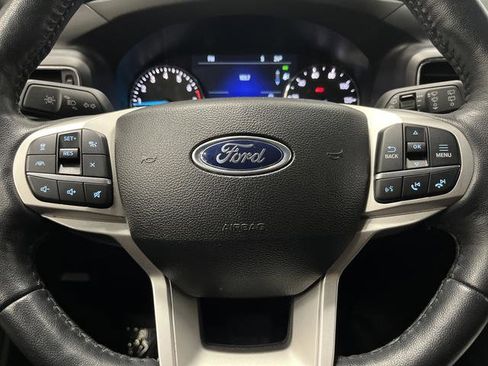 Used 2023 Ford Explorer XLT AWD/4WD image 17