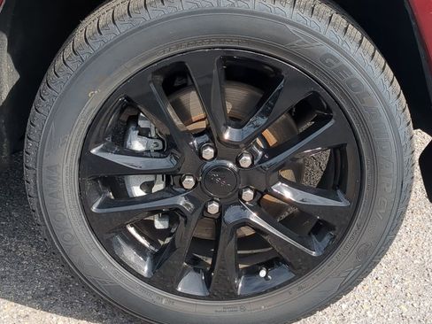 Used 2022 Jeep Grand Cherokee Laredo X image 11