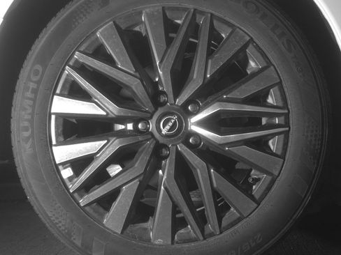 Used 2025 Nissan Altima 2.5 SV FWD image 12