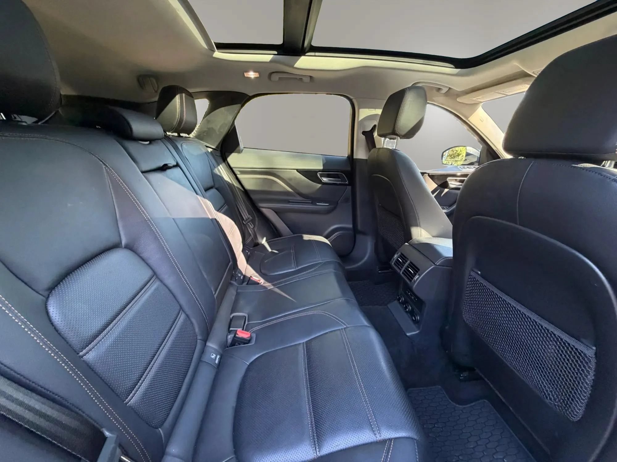 Used 2018 Jaguar F-PACE Prestige AWD/4WD image 18