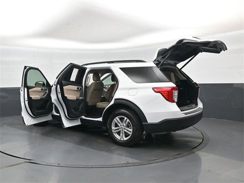 Used 2023 Ford Explorer XLT image 48