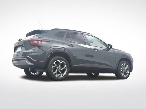 Used 2025 Chevrolet Trax LT FWD image 33