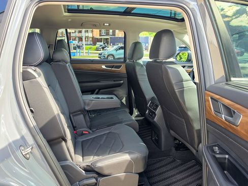 Certified 2025 Volkswagen Atlas SE w/ Panoramic Sunroof Package AWD/4WD image 31
