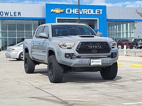 Used 2019 Toyota Tacoma TRD Sport image 2