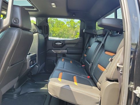 Used 2022 GMC Sierra 1500 AT4 w/ AT4 Preferred Package AWD/4WD image 11