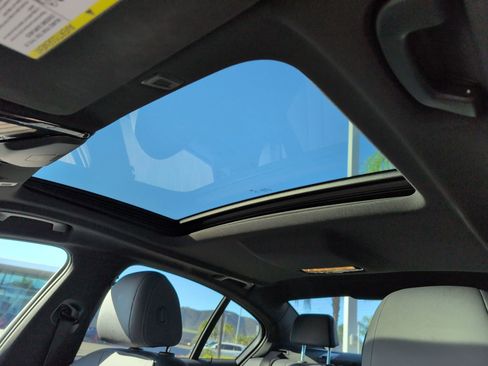 Used 2023 BMW 530e w/ M Sport Package image 28