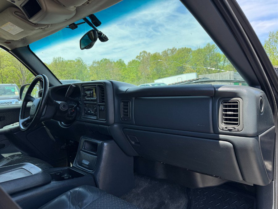 Used 2002 Chevrolet Avalanche 2500 w/ Convenience Pkg AWD/4WD image 19