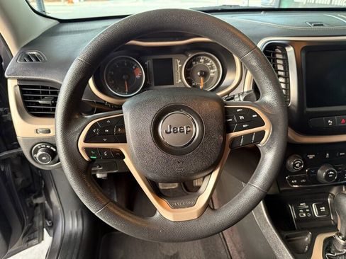 Used 2018 Jeep Cherokee Latitude image 19