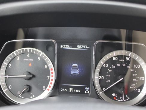 Used 2017 Nissan Titan SV image 31