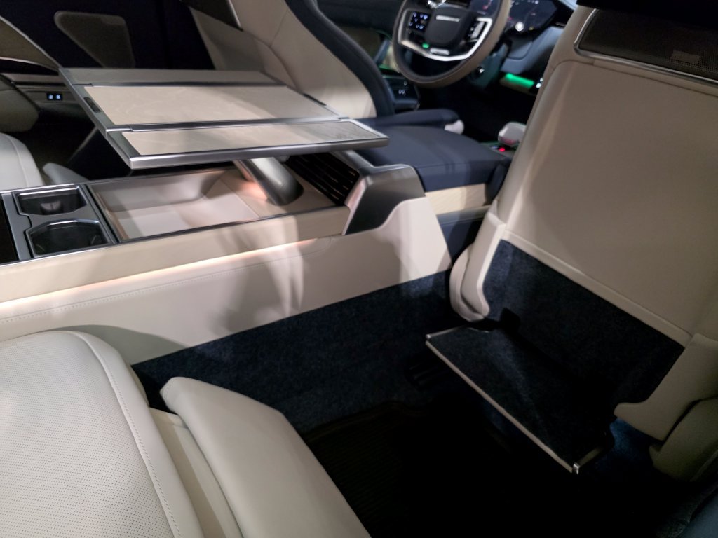 New 2026 Land Rover Range Rover SV AWD/4WD image 10