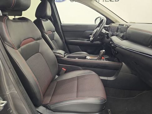 Used 2025 Nissan Kicks SR AWD/4WD image 9