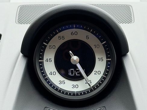 Certified 2024 Porsche 911 Dakar image 14