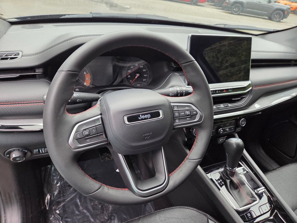 Used 2023 Jeep Compass Trailhawk w/ Trailhawk Convenience Group AWD/4WD image 13