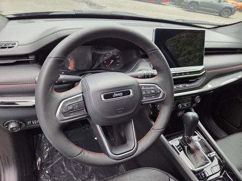 Used 2023 Jeep Compass Trailhawk w/ Trailhawk Convenience Group AWD/4WD image 13