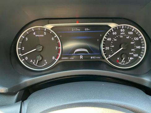 Used 2023 Nissan Sentra SR w/ SR Premium Package FWD image 21